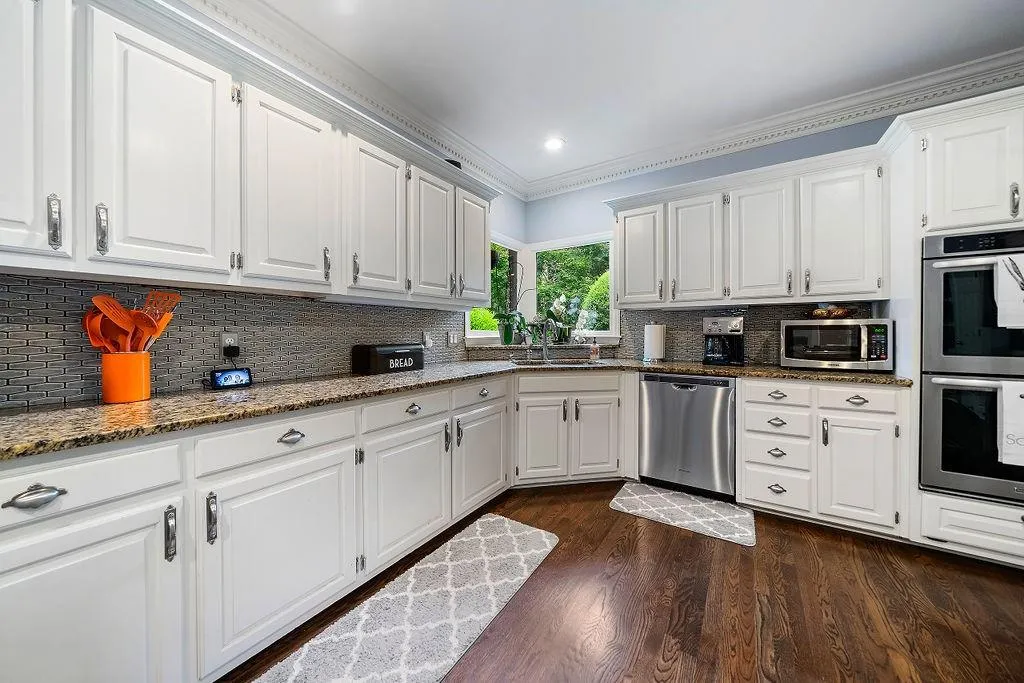 190 Grogans Landing, Sandy Springs, Georgia 30350, 5 Bedrooms Bedrooms, ,4 BathroomsBathrooms,Residential,Sold,190 Grogans Landing,7084018