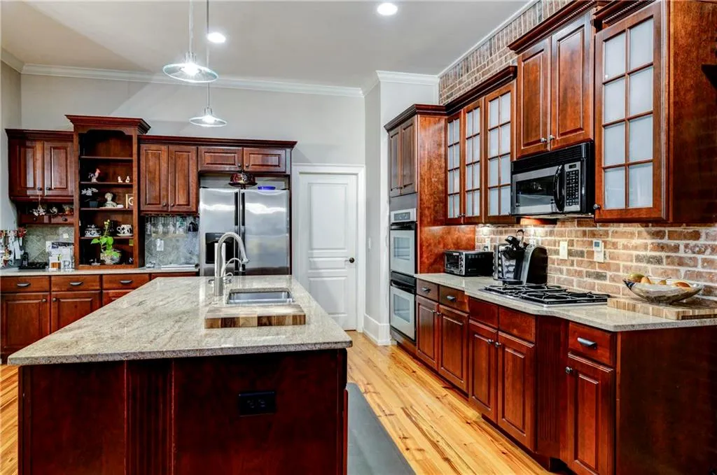 5512 Glenridge Drive Unit E, Atlanta, Georgia 30342, 4 Bedrooms Bedrooms, ,4 BathroomsBathrooms,Residential,Sold,5512 Glenridge Drive Unit E,5612270