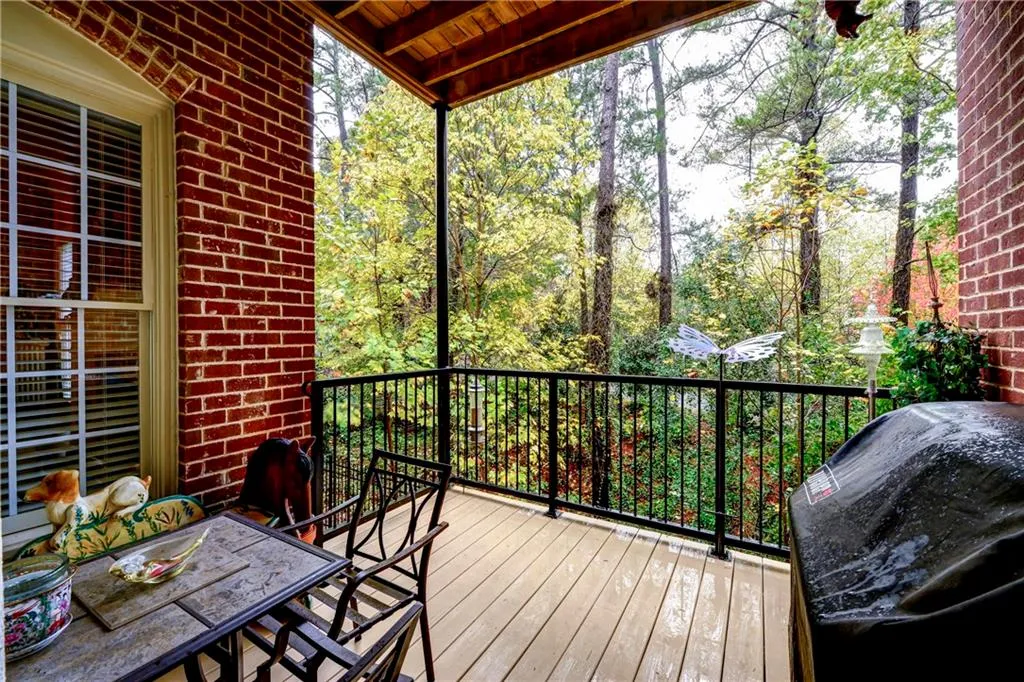 5512 Glenridge Drive Unit E, Atlanta, Georgia 30342, 4 Bedrooms Bedrooms, ,4 BathroomsBathrooms,Residential,Sold,5512 Glenridge Drive Unit E,5612270