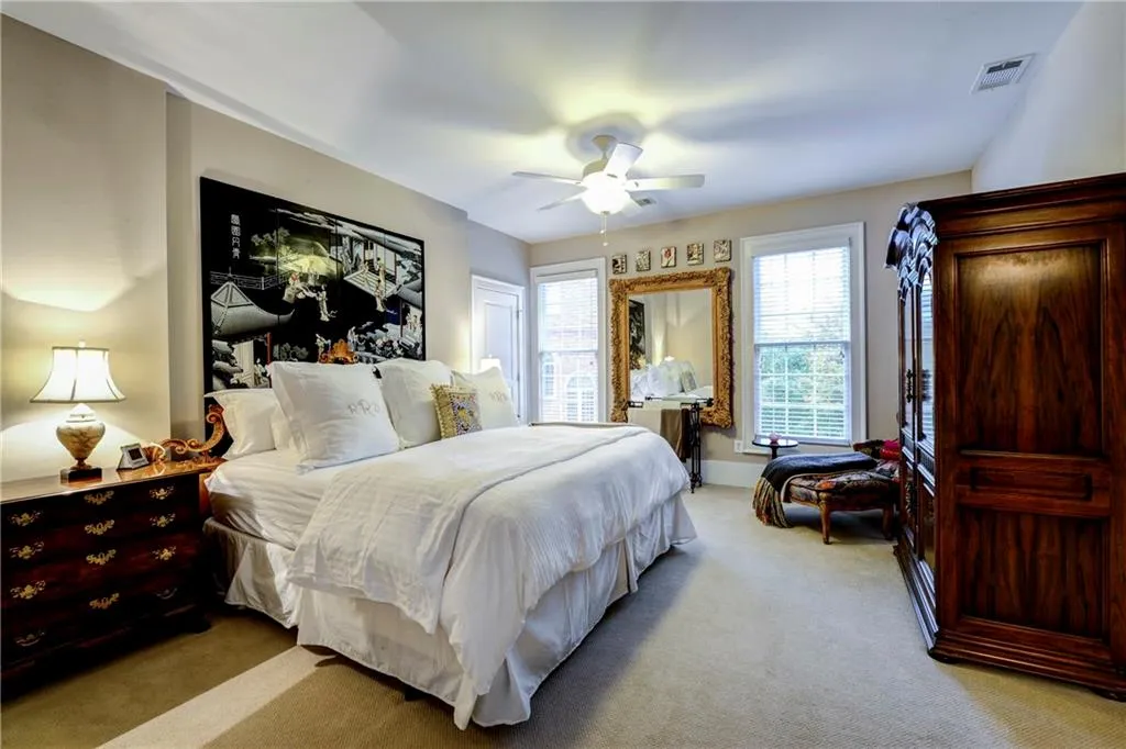5512 Glenridge Drive Unit E, Atlanta, Georgia 30342, 4 Bedrooms Bedrooms, ,4 BathroomsBathrooms,Residential,Sold,5512 Glenridge Drive Unit E,5612270