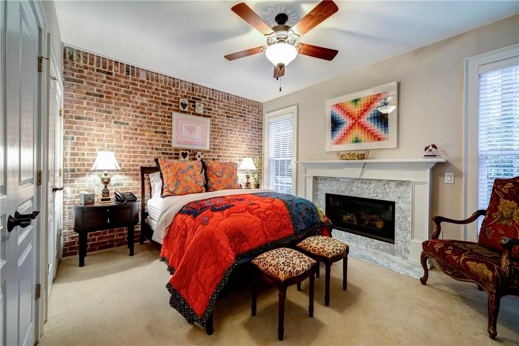 5512 Glenridge Drive Unit E, Atlanta, Georgia 30342, 4 Bedrooms Bedrooms, ,4 BathroomsBathrooms,Residential,Sold,5512 Glenridge Drive Unit E,5612270