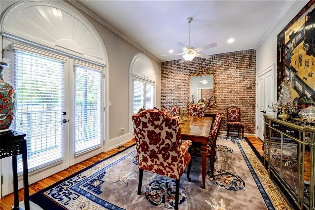 5512 Glenridge Drive Unit E, Atlanta, Georgia 30342, 4 Bedrooms Bedrooms, ,4 BathroomsBathrooms,Residential,Sold,5512 Glenridge Drive Unit E,5612270