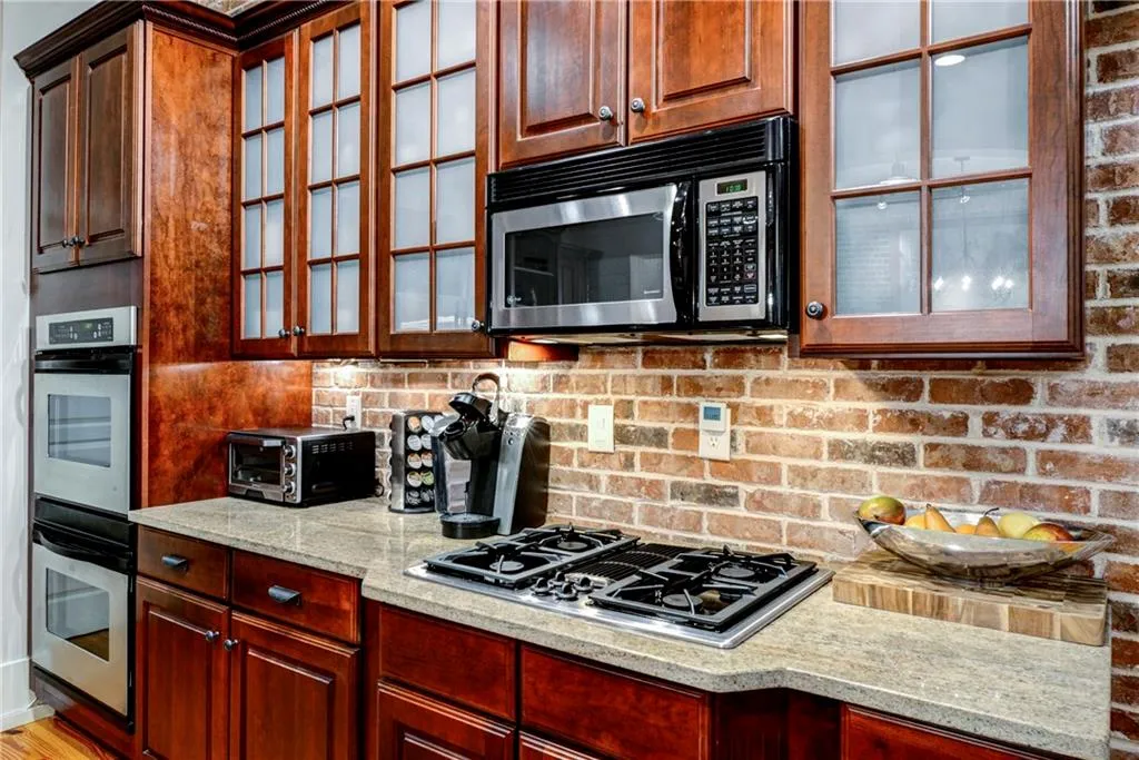 5512 Glenridge Drive Unit E, Atlanta, Georgia 30342, 4 Bedrooms Bedrooms, ,4 BathroomsBathrooms,Residential,Sold,5512 Glenridge Drive Unit E,5612270