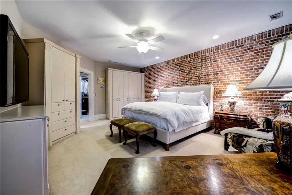 5512 Glenridge Drive Unit E, Atlanta, Georgia 30342, 4 Bedrooms Bedrooms, ,4 BathroomsBathrooms,Residential,Sold,5512 Glenridge Drive Unit E,5612270