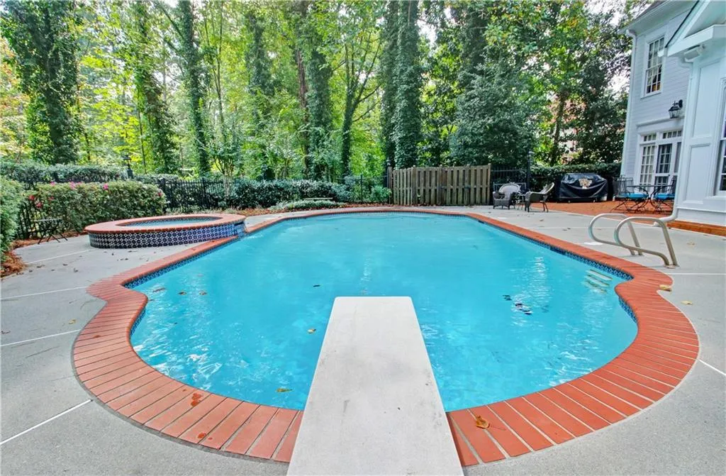 155 Helmsley Drive, Atlanta, Georgia 30327, 6 Bedrooms Bedrooms, ,7 BathroomsBathrooms,Residential,Sold,155 Helmsley Drive,6806612