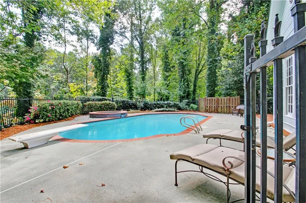 155 Helmsley Drive, Atlanta, Georgia 30327, 6 Bedrooms Bedrooms, ,7 BathroomsBathrooms,Residential,Sold,155 Helmsley Drive,6806612
