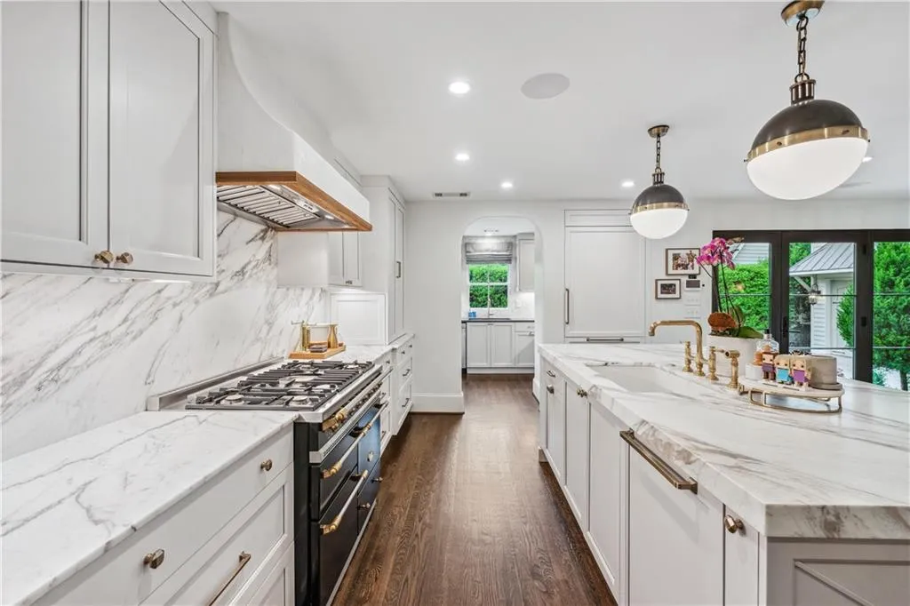 337 Broadland Road, Atlanta, Georgia 30342, 4 Bedrooms Bedrooms, ,3 BathroomsBathrooms,Residential,For Sale,337 Broadland Road,7612882