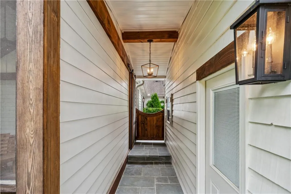 337 Broadland Road, Atlanta, Georgia 30342, 4 Bedrooms Bedrooms, ,3 BathroomsBathrooms,Residential,For Sale,337 Broadland Road,7612882