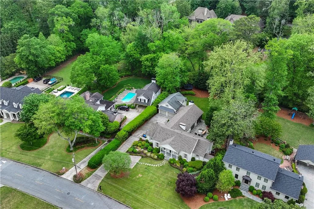 337 Broadland Road, Atlanta, Georgia 30342, 4 Bedrooms Bedrooms, ,3 BathroomsBathrooms,Residential,For Sale,337 Broadland Road,7612882