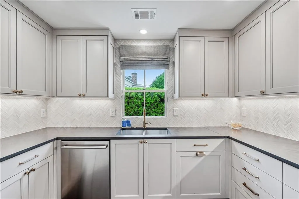 337 Broadland Road, Atlanta, Georgia 30342, 4 Bedrooms Bedrooms, ,3 BathroomsBathrooms,Residential,For Sale,337 Broadland Road,7612882