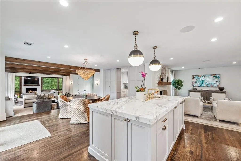 337 Broadland Road, Atlanta, Georgia 30342, 4 Bedrooms Bedrooms, ,3 BathroomsBathrooms,Residential,For Sale,337 Broadland Road,7612882