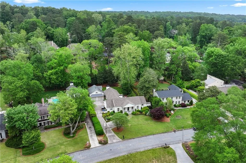 337 Broadland Road, Atlanta, Georgia 30342, 4 Bedrooms Bedrooms, ,3 BathroomsBathrooms,Residential,For Sale,337 Broadland Road,7612882