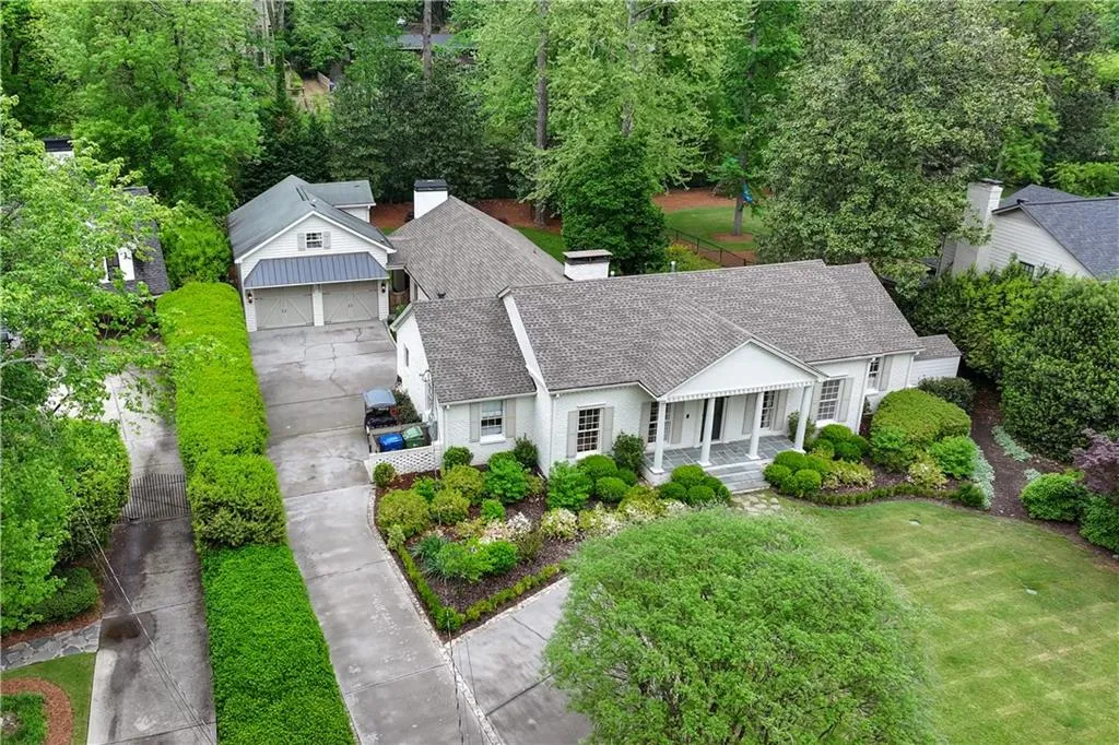 337 Broadland Road, Atlanta, Georgia 30342, 4 Bedrooms Bedrooms, ,3 BathroomsBathrooms,Residential,For Sale,337 Broadland Road,7612882