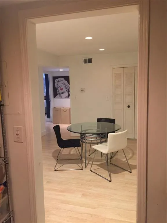 6851 Roswell Road Ne Unit Q13, Atlanta, Georgia 30328, 3 Bedrooms Bedrooms, ,2 BathroomsBathrooms,Residential,Sold,6851 Roswell Road Ne Unit Q13,5891079