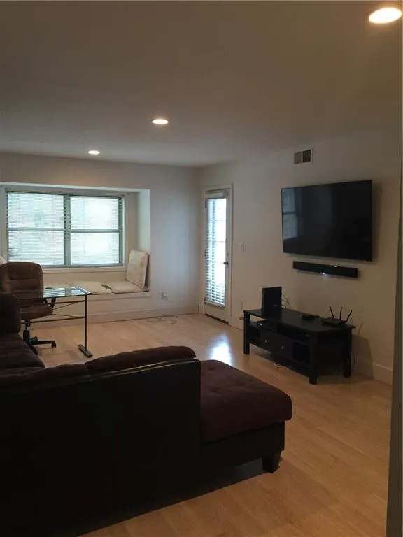 6851 Roswell Road Ne Unit Q13, Atlanta, Georgia 30328, 3 Bedrooms Bedrooms, ,2 BathroomsBathrooms,Residential,Sold,6851 Roswell Road Ne Unit Q13,5891079