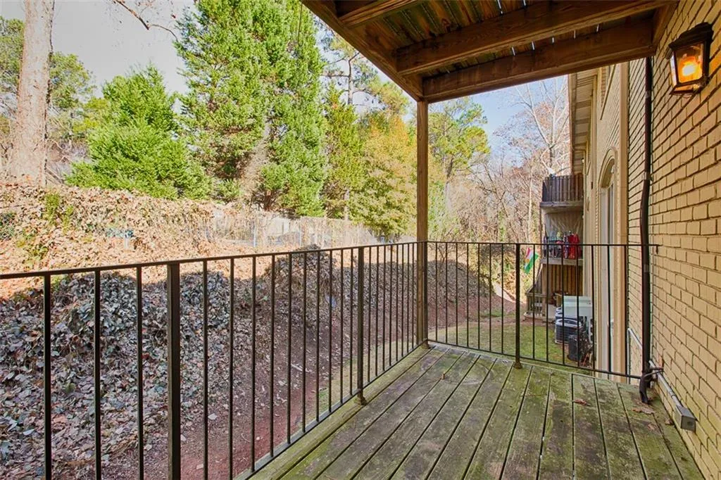 5095 Roswell Road Unit 205, Atlanta, Georgia 30342, 2 Bedrooms Bedrooms, ,2 BathroomsBathrooms,Residential,Sold,5095 Roswell Road Unit 205,5784862