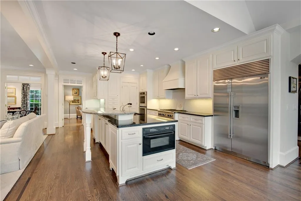 5660 Glen Errol Road, Atlanta, Georgia 30327, 4 Bedrooms Bedrooms, ,5 BathroomsBathrooms,Residential,Sold,5660 Glen Errol Road,6754449