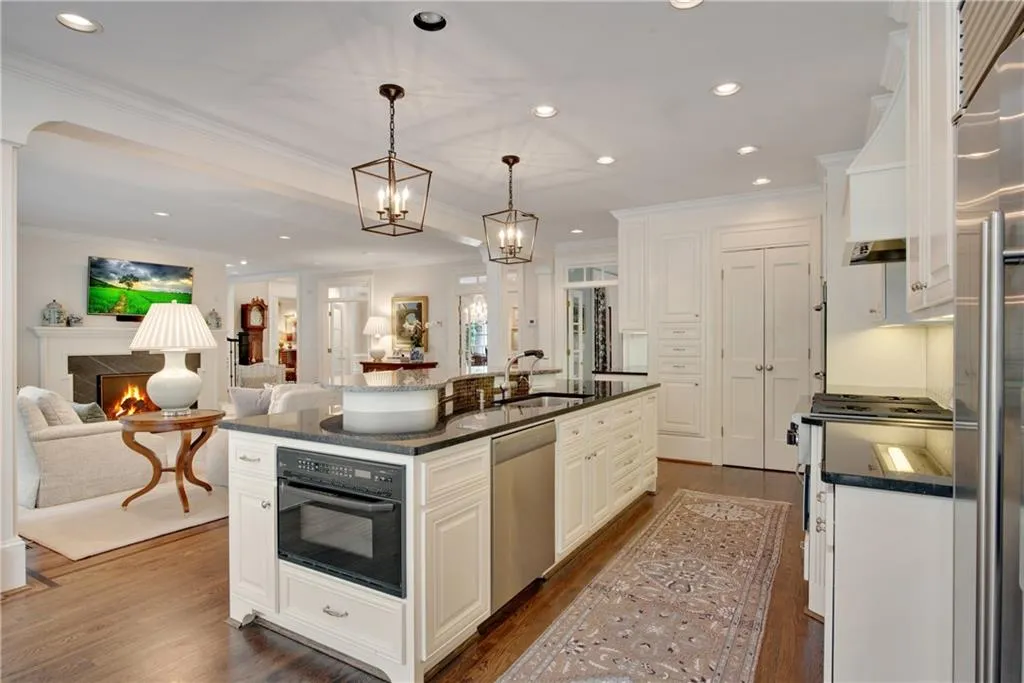 5660 Glen Errol Road, Atlanta, Georgia 30327, 4 Bedrooms Bedrooms, ,5 BathroomsBathrooms,Residential,Sold,5660 Glen Errol Road,6754449