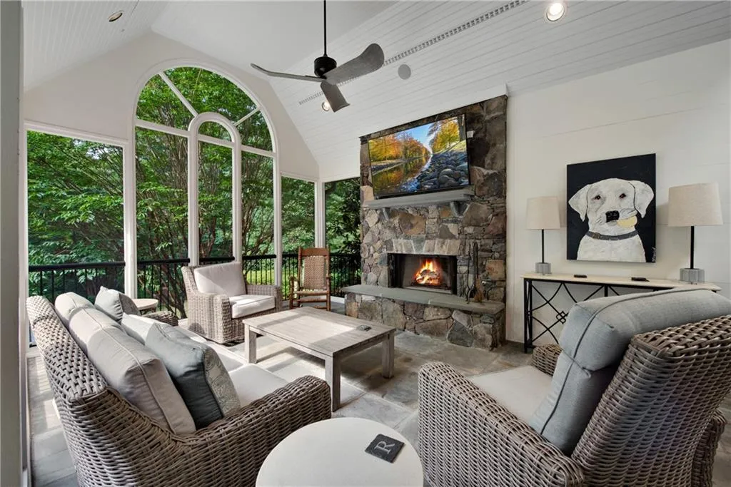 5660 Glen Errol Road, Atlanta, Georgia 30327, 4 Bedrooms Bedrooms, ,5 BathroomsBathrooms,Residential,Sold,5660 Glen Errol Road,6754449