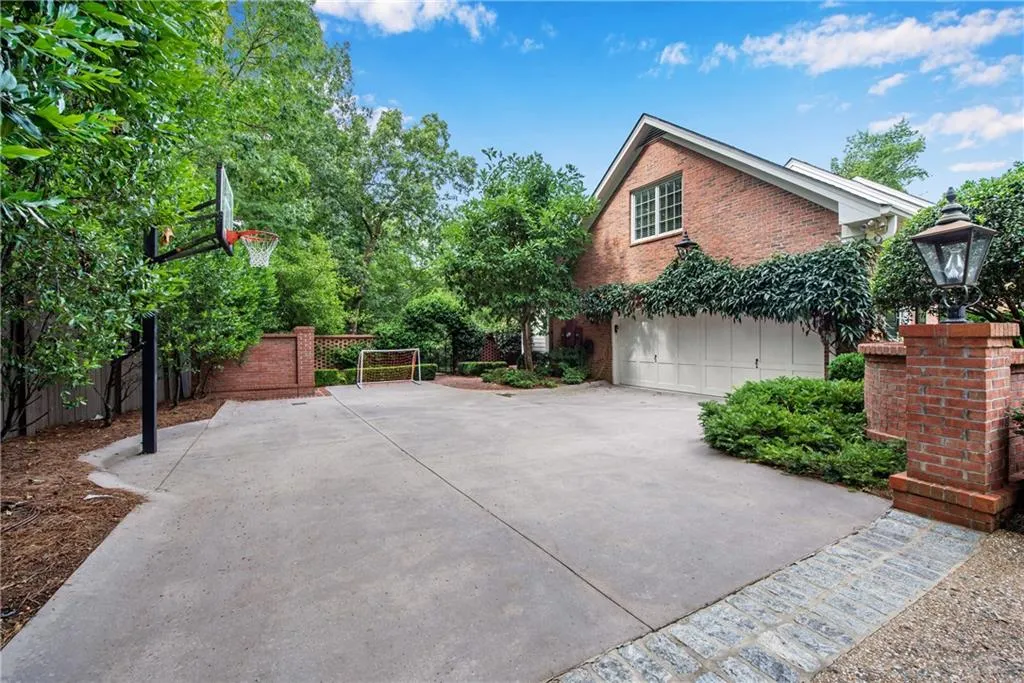 5660 Glen Errol Road, Atlanta, Georgia 30327, 4 Bedrooms Bedrooms, ,5 BathroomsBathrooms,Residential,Sold,5660 Glen Errol Road,6754449