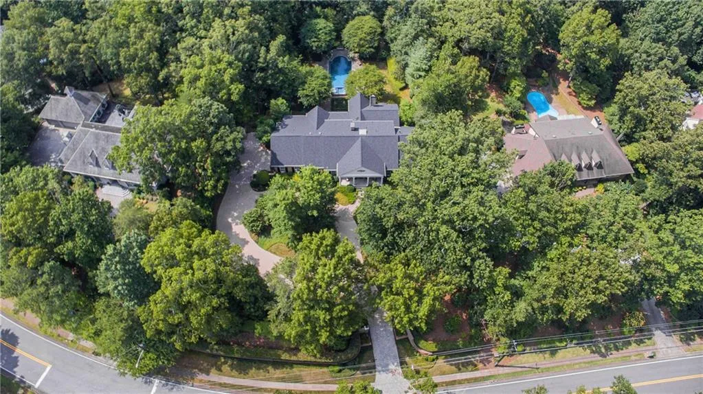 5660 Glen Errol Road, Atlanta, Georgia 30327, 4 Bedrooms Bedrooms, ,5 BathroomsBathrooms,Residential,Sold,5660 Glen Errol Road,6754449