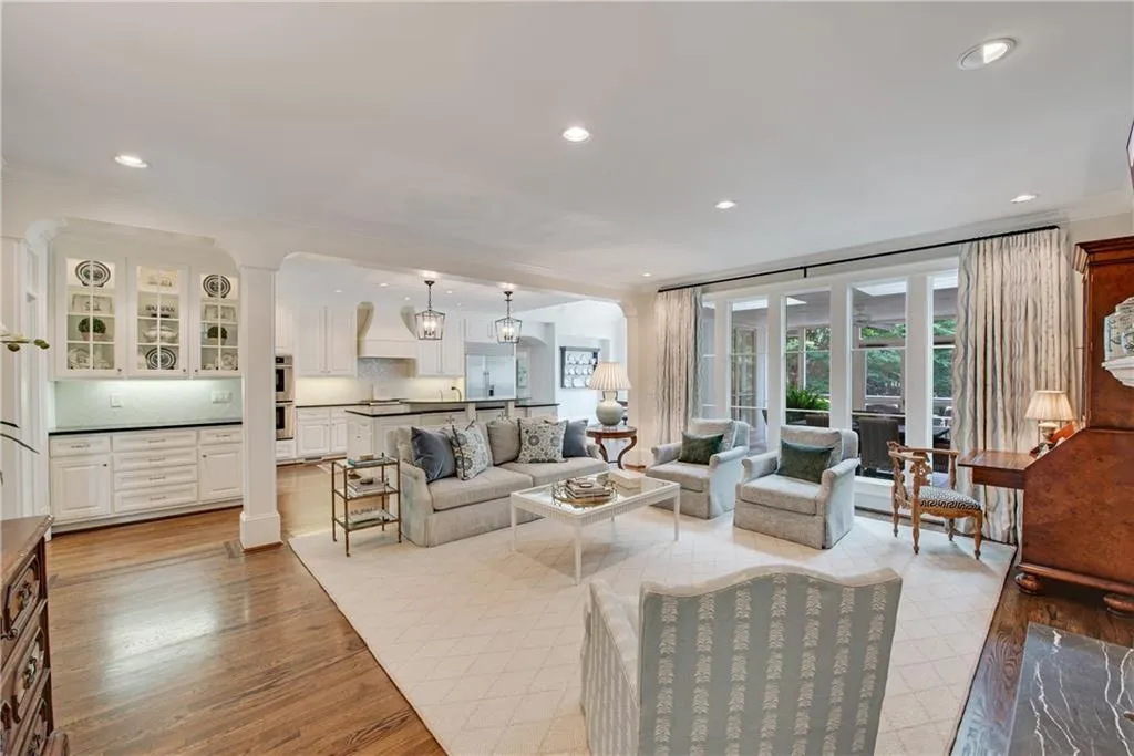 5660 Glen Errol Road, Atlanta, Georgia 30327, 4 Bedrooms Bedrooms, ,5 BathroomsBathrooms,Residential,Sold,5660 Glen Errol Road,6754449