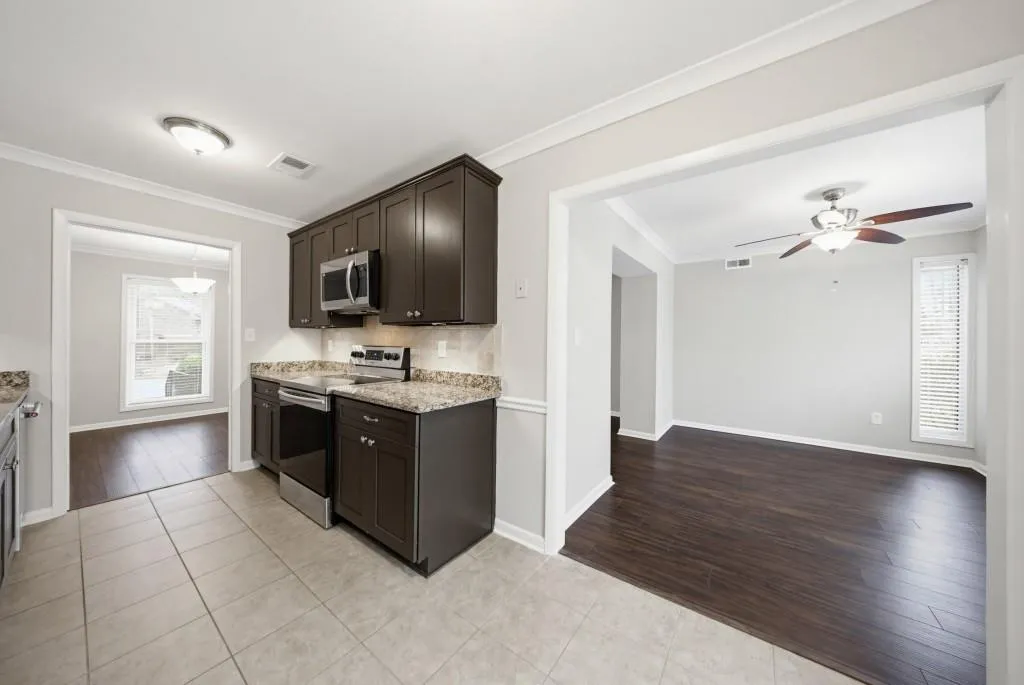 Such a nice flow between kitchen, dining room and sunroom