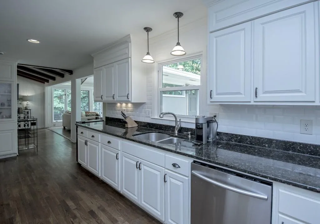 7290 Hunters Branch Drive, Sandy Springs, Georgia 30328, 5 Bedrooms Bedrooms, ,3 BathroomsBathrooms,Residential,Sold,7290 Hunters Branch Drive,5693882