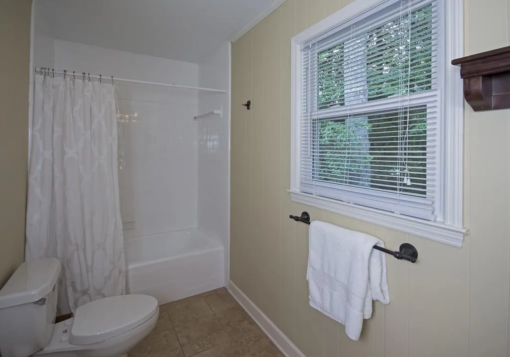 7290 Hunters Branch Drive, Sandy Springs, Georgia 30328, 5 Bedrooms Bedrooms, ,3 BathroomsBathrooms,Residential,Sold,7290 Hunters Branch Drive,5693882