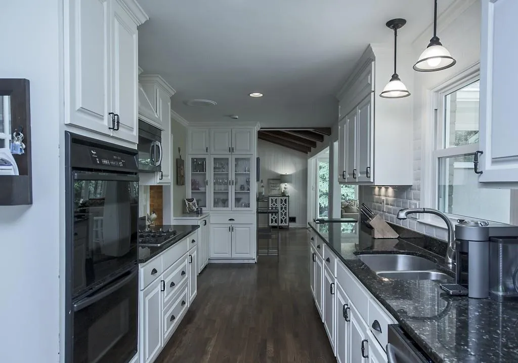 7290 Hunters Branch Drive, Sandy Springs, Georgia 30328, 5 Bedrooms Bedrooms, ,3 BathroomsBathrooms,Residential,Sold,7290 Hunters Branch Drive,5693882