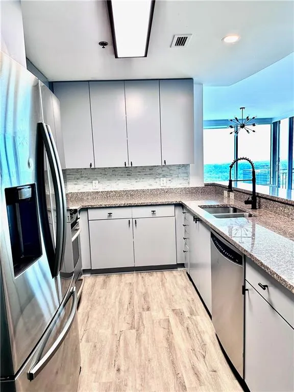 3338 Peachtree Road Ne Unit 2701, Atlanta, Georgia 30326, 2 Bedrooms Bedrooms, ,2 BathroomsBathrooms,Residential,For Sale,3338 Peachtree Road Ne Unit 2701,7625400