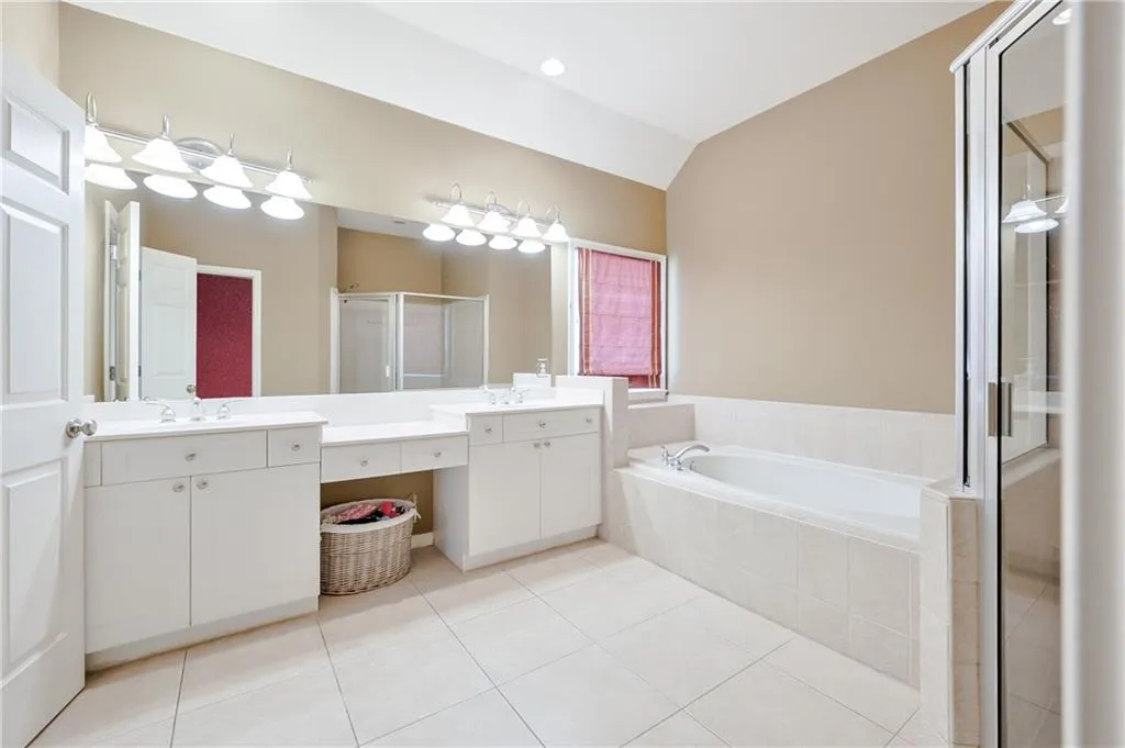 385 Wembley Circle, Sandy Springs, Georgia 30328, 3 Bedrooms Bedrooms, ,3 BathroomsBathrooms,Residential,Sold,385 Wembley Circle,6880813