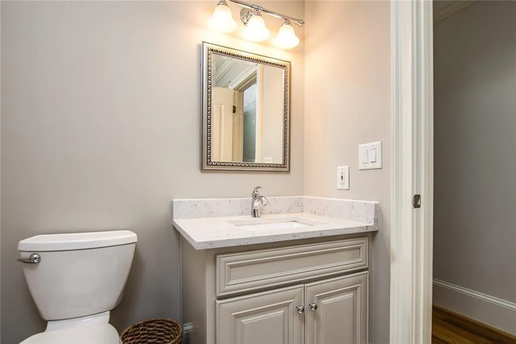 980 W Kingston Drive, Sandy Springs, Georgia 30342, 5 Bedrooms Bedrooms, ,5 BathroomsBathrooms,Residential,Sold,980 W Kingston Drive,6061398