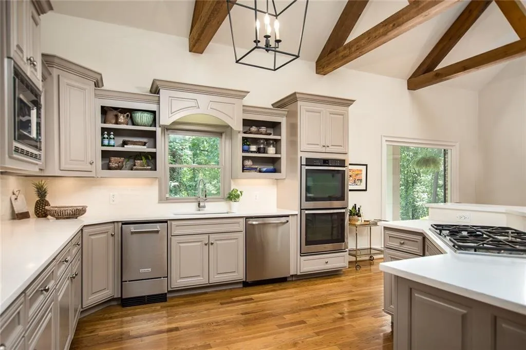 980 W Kingston Drive, Sandy Springs, Georgia 30342, 5 Bedrooms Bedrooms, ,5 BathroomsBathrooms,Residential,Sold,980 W Kingston Drive,6061398