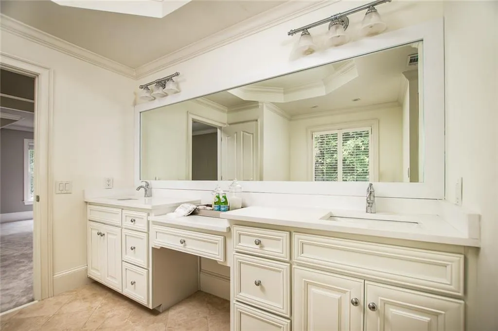 980 W Kingston Drive, Sandy Springs, Georgia 30342, 5 Bedrooms Bedrooms, ,5 BathroomsBathrooms,Residential,Sold,980 W Kingston Drive,6061398