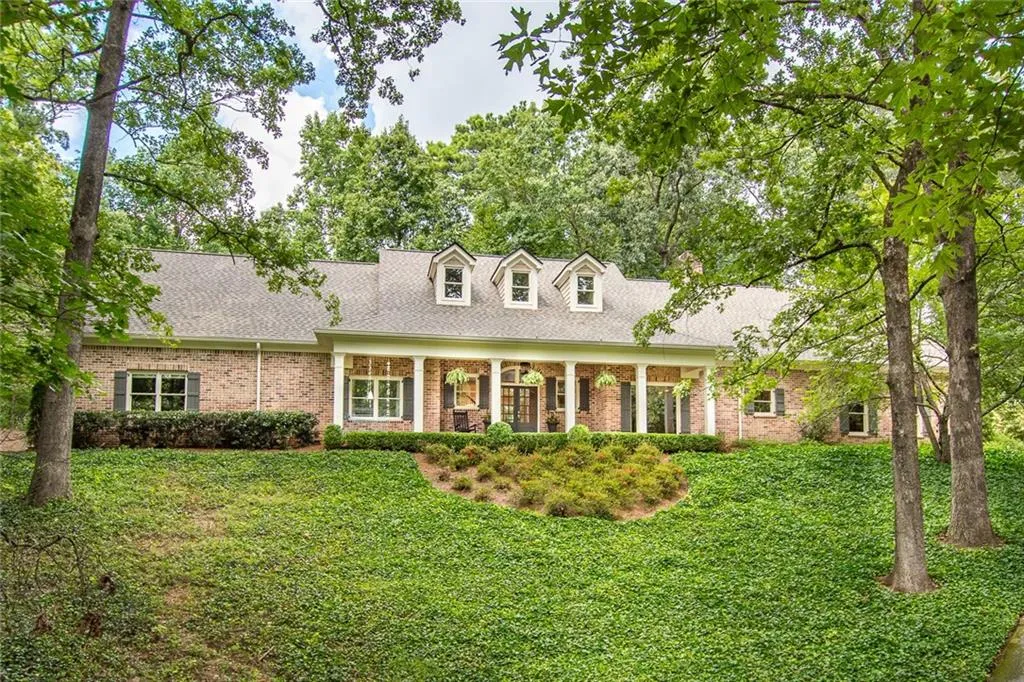 980 W Kingston Drive, Sandy Springs, Georgia 30342, 5 Bedrooms Bedrooms, ,5 BathroomsBathrooms,Residential,Sold,980 W Kingston Drive,6061398