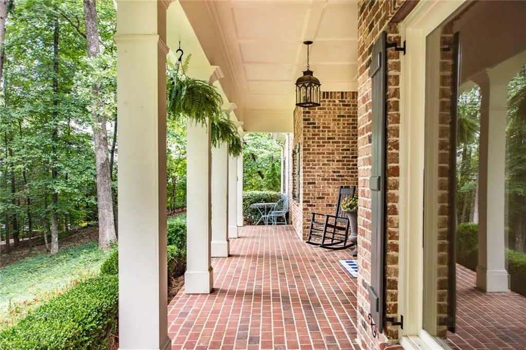 980 W Kingston Drive, Sandy Springs, Georgia 30342, 5 Bedrooms Bedrooms, ,5 BathroomsBathrooms,Residential,Sold,980 W Kingston Drive,6061398