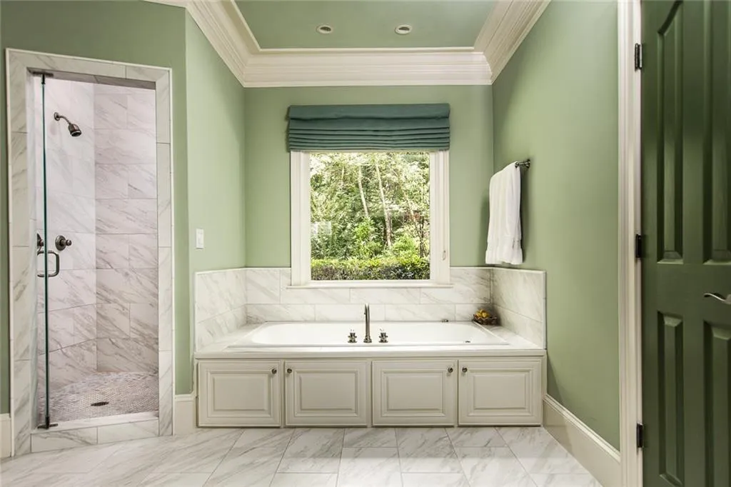 980 W Kingston Drive, Sandy Springs, Georgia 30342, 5 Bedrooms Bedrooms, ,5 BathroomsBathrooms,Residential,Sold,980 W Kingston Drive,6061398