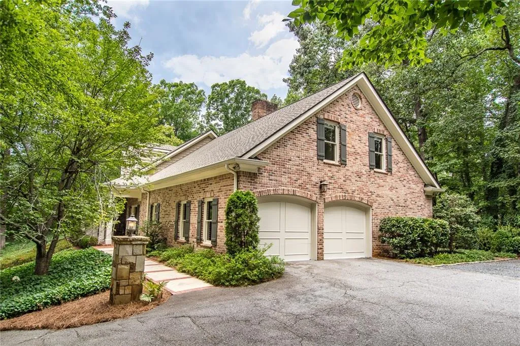 980 W Kingston Drive, Sandy Springs, Georgia 30342, 5 Bedrooms Bedrooms, ,5 BathroomsBathrooms,Residential,Sold,980 W Kingston Drive,6061398