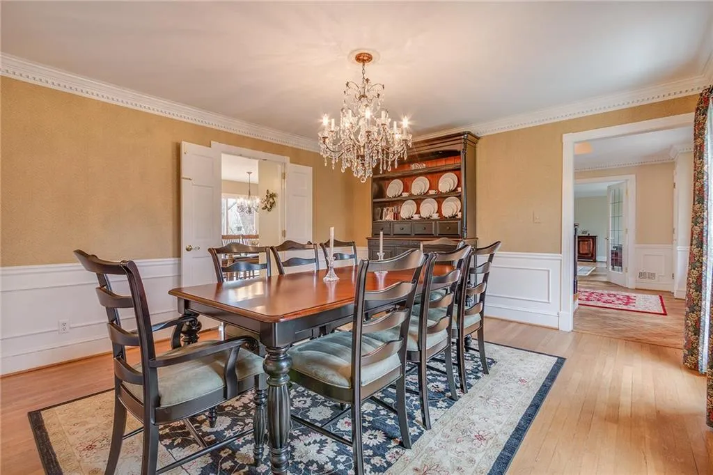 7990 Innsbruck Drive, Sandy Springs, Georgia 30350, 5 Bedrooms Bedrooms, ,4 BathroomsBathrooms,Residential,Sold,7990 Innsbruck Drive,5989123