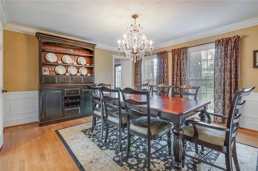 7990 Innsbruck Drive, Sandy Springs, Georgia 30350, 5 Bedrooms Bedrooms, ,4 BathroomsBathrooms,Residential,Sold,7990 Innsbruck Drive,5989123