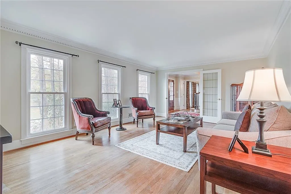 7990 Innsbruck Drive, Sandy Springs, Georgia 30350, 5 Bedrooms Bedrooms, ,4 BathroomsBathrooms,Residential,Sold,7990 Innsbruck Drive,5989123