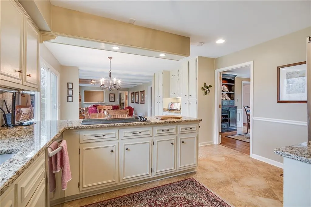 7990 Innsbruck Drive, Sandy Springs, Georgia 30350, 5 Bedrooms Bedrooms, ,4 BathroomsBathrooms,Residential,Sold,7990 Innsbruck Drive,5989123