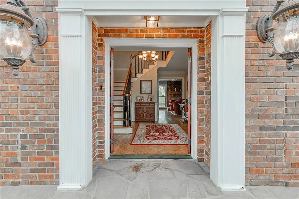 7990 Innsbruck Drive, Sandy Springs, Georgia 30350, 5 Bedrooms Bedrooms, ,4 BathroomsBathrooms,Residential,Sold,7990 Innsbruck Drive,5989123