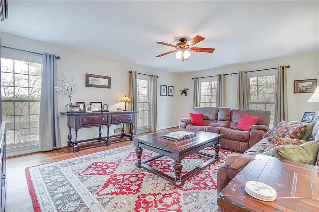 7990 Innsbruck Drive, Sandy Springs, Georgia 30350, 5 Bedrooms Bedrooms, ,4 BathroomsBathrooms,Residential,Sold,7990 Innsbruck Drive,5989123