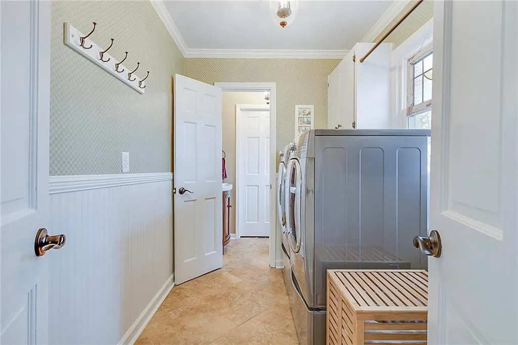 7990 Innsbruck Drive, Sandy Springs, Georgia 30350, 5 Bedrooms Bedrooms, ,4 BathroomsBathrooms,Residential,Sold,7990 Innsbruck Drive,5989123