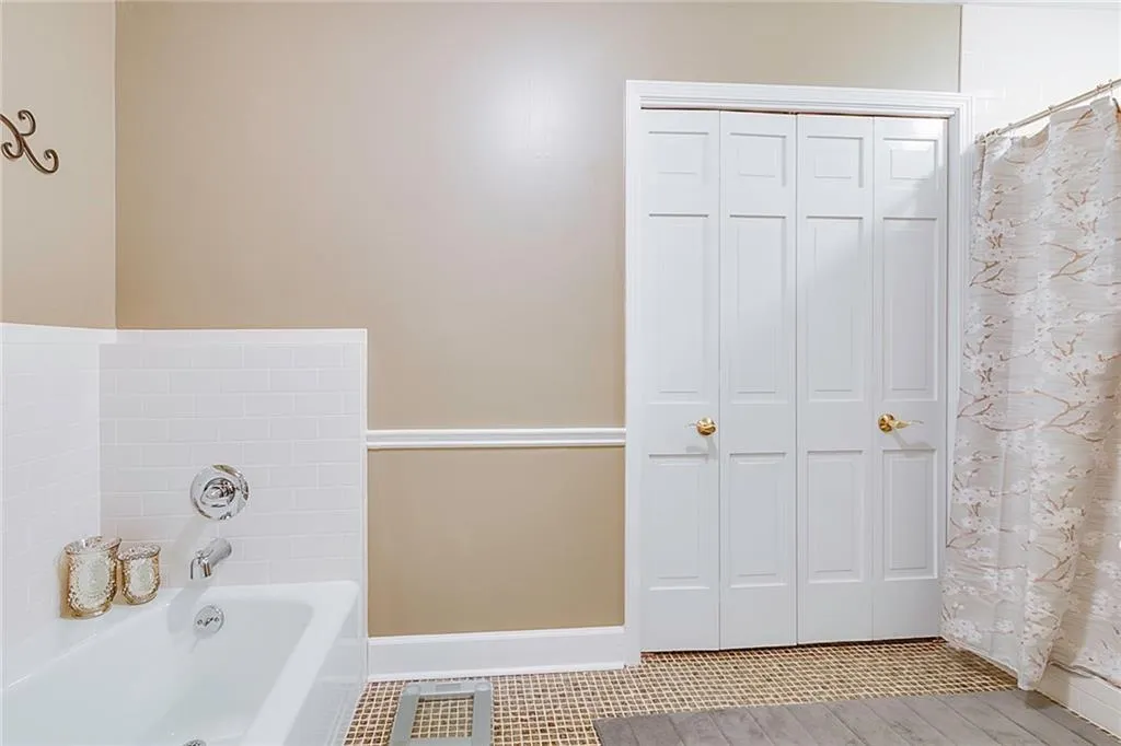 7990 Innsbruck Drive, Sandy Springs, Georgia 30350, 5 Bedrooms Bedrooms, ,4 BathroomsBathrooms,Residential,Sold,7990 Innsbruck Drive,5989123
