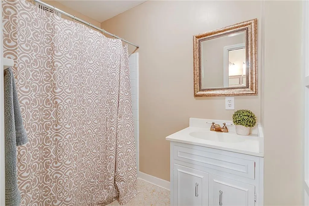 7990 Innsbruck Drive, Sandy Springs, Georgia 30350, 5 Bedrooms Bedrooms, ,4 BathroomsBathrooms,Residential,Sold,7990 Innsbruck Drive,5989123