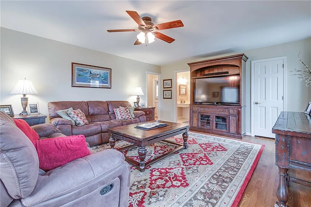 7990 Innsbruck Drive, Sandy Springs, Georgia 30350, 5 Bedrooms Bedrooms, ,4 BathroomsBathrooms,Residential,Sold,7990 Innsbruck Drive,5989123