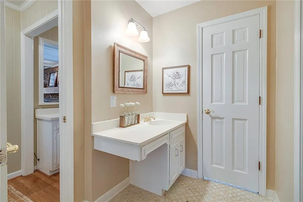 7990 Innsbruck Drive, Sandy Springs, Georgia 30350, 5 Bedrooms Bedrooms, ,4 BathroomsBathrooms,Residential,Sold,7990 Innsbruck Drive,5989123